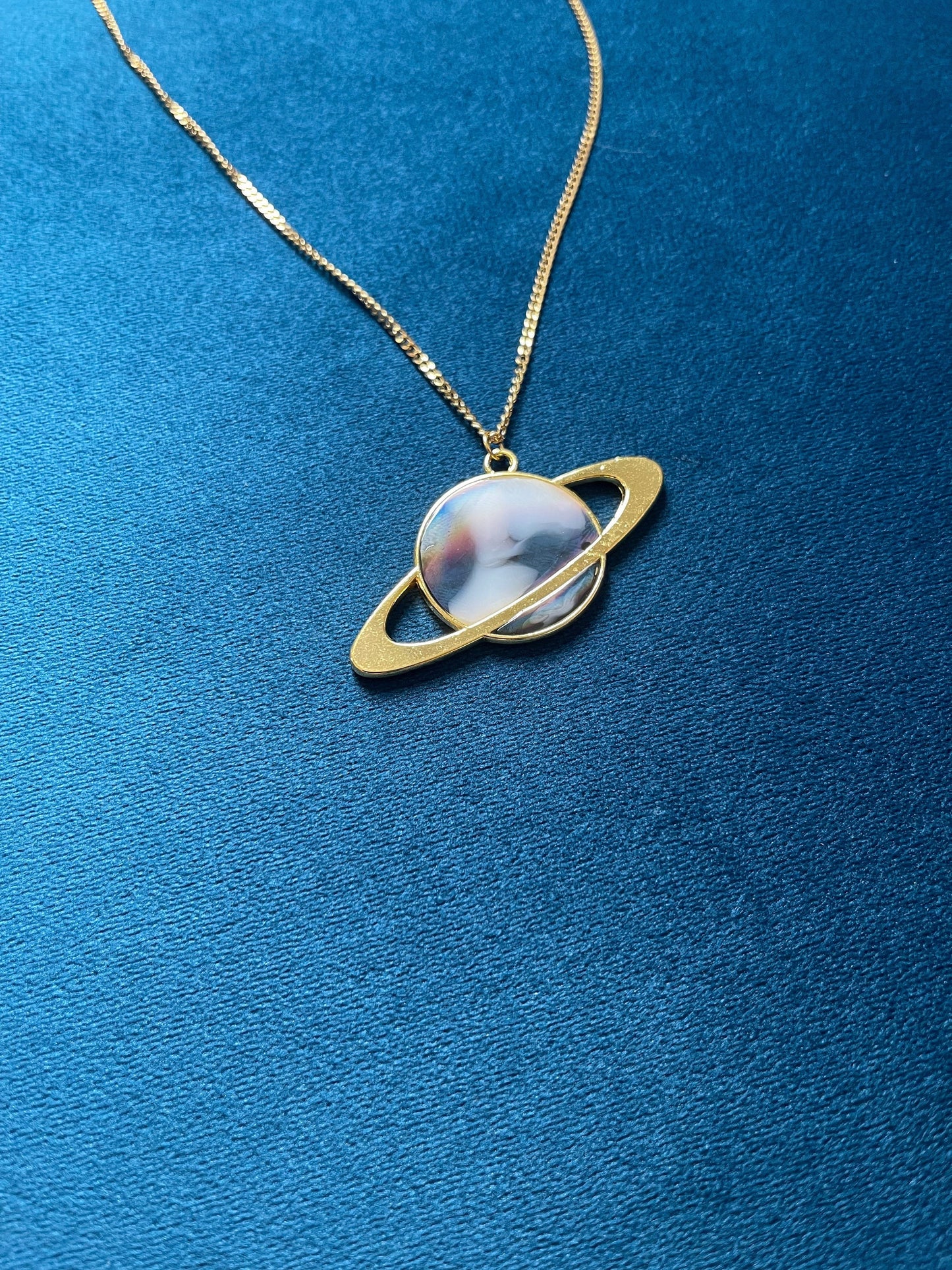 Holographic Monochromatic Planet Necklace